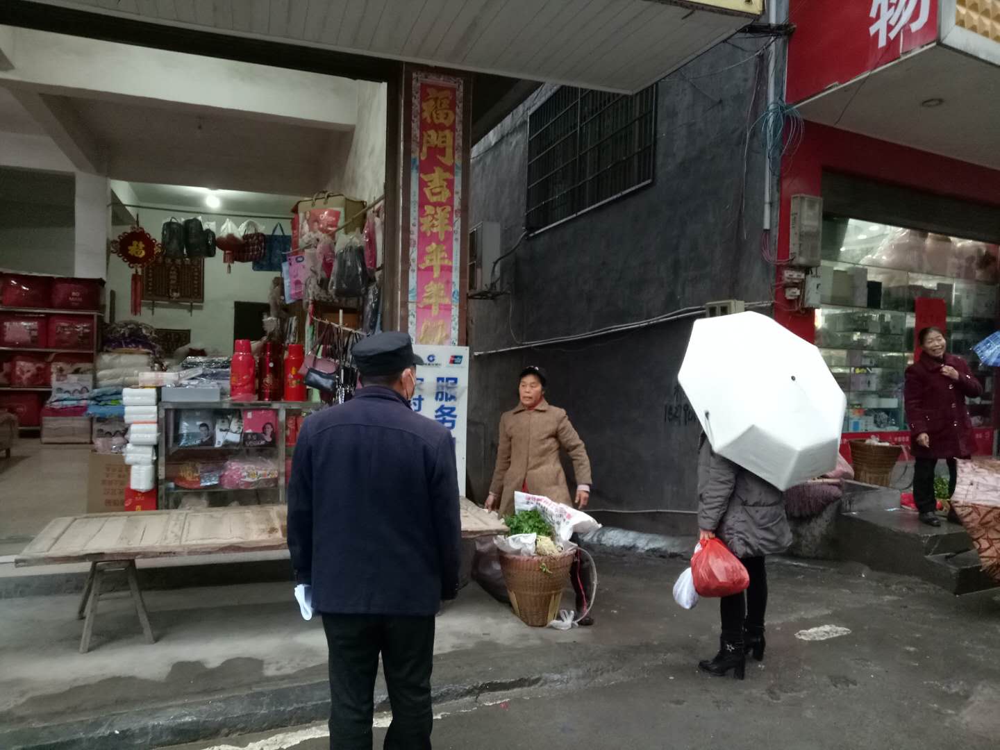 泸溪县合水镇严格墟场管制严防人员聚集