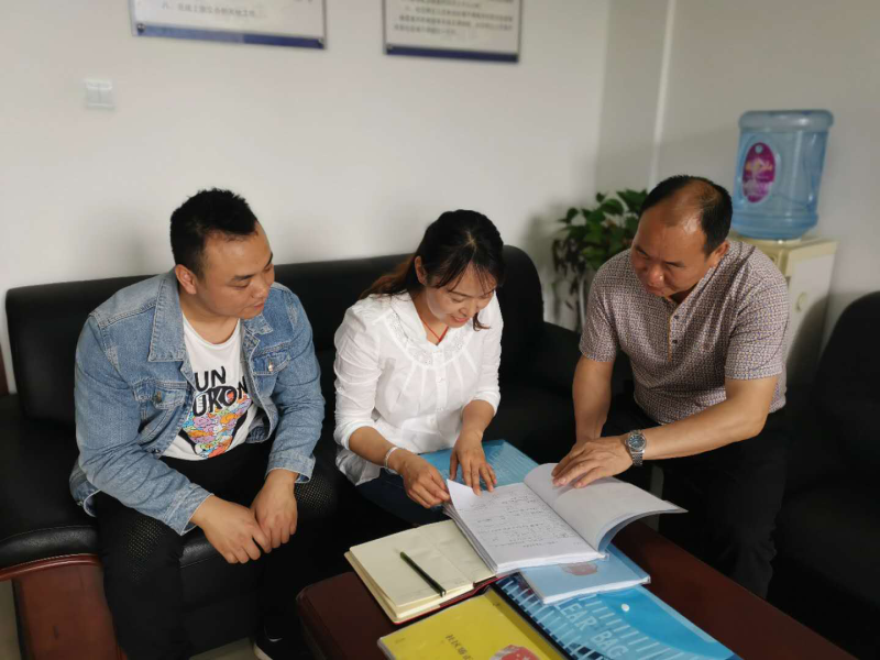 浦溪镇人口_罗小黑战记蓝溪镇(3)