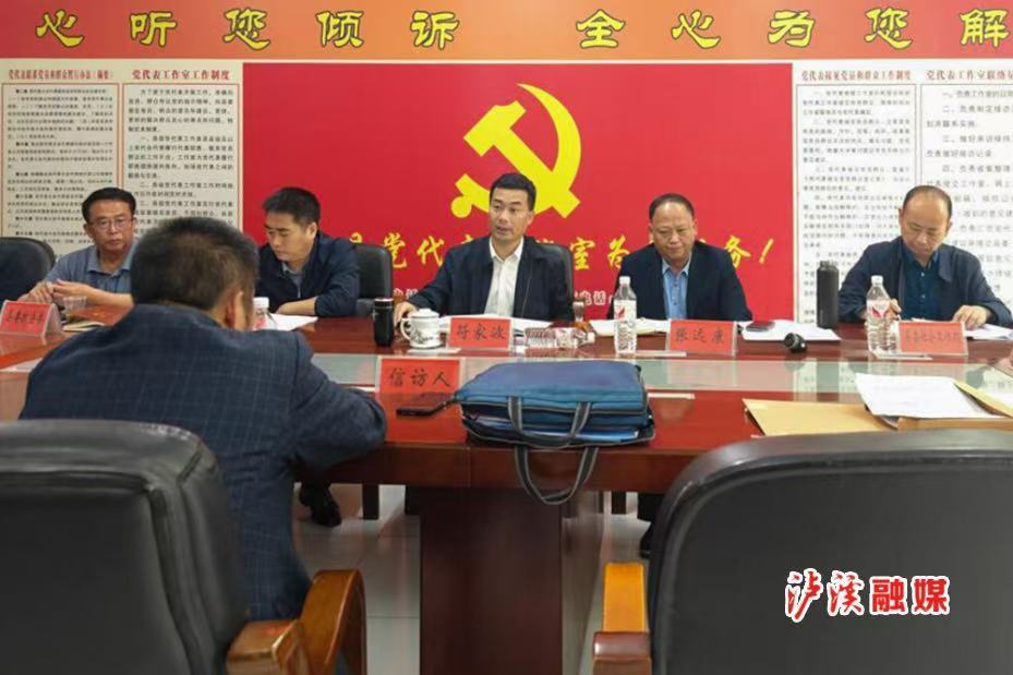 符家波坐班约访接访群众